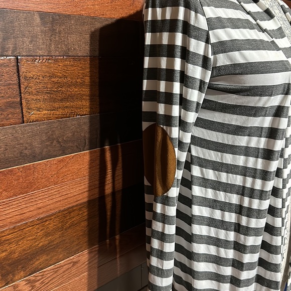 Merry Fun Stretchy Open Front Long Sleeve Gray and White Cardigan - Picture 7 of 10